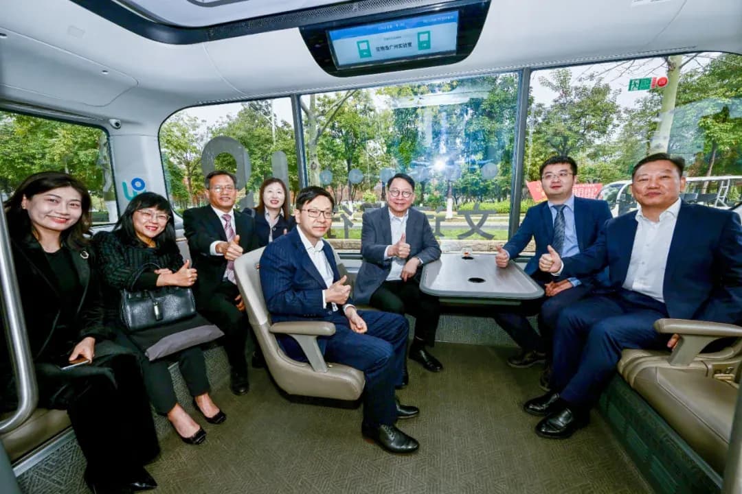 Hong Kong Chief Secretary for Administration, Chen Guoqi Experiences WeRide Robobus and Extends an Invitation for Company Expansion