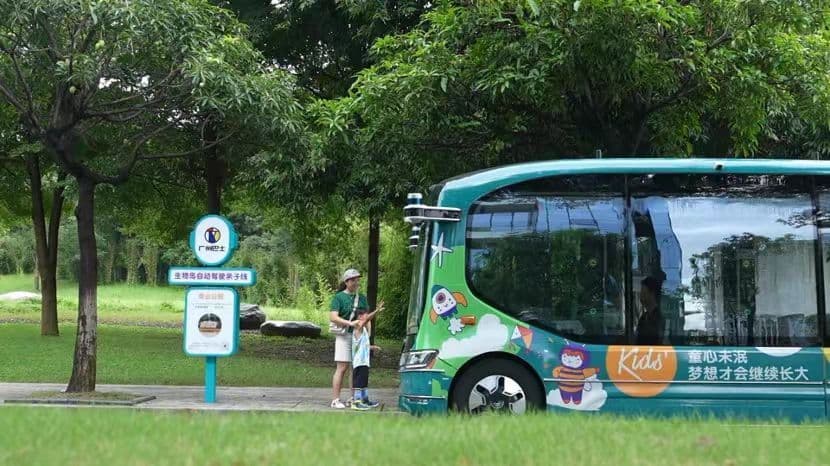 广州首条自动驾驶亲子研学路线，文远知行携手广州巴士集团让这个暑假趣味满满